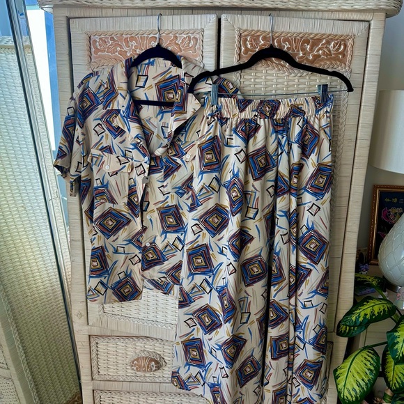 Geometric Patterned Set - Picture 1 of 2